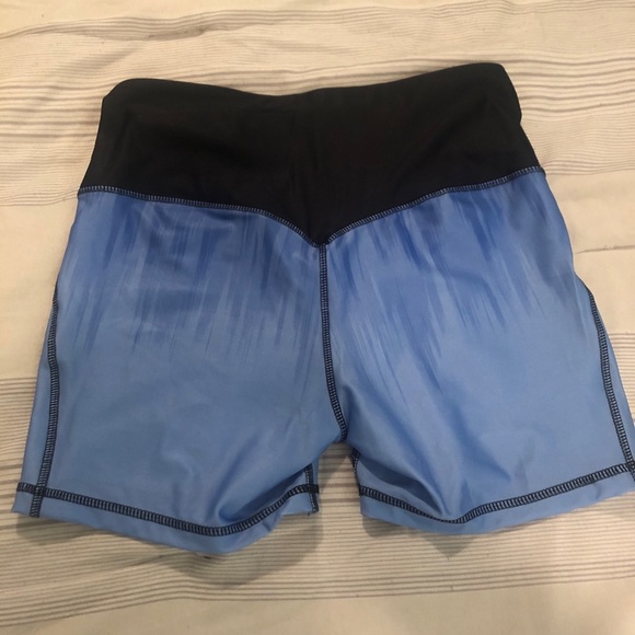 Yoga Fitness Shorts - Picture 2 of 2